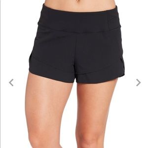 CALIA by Carrie Underwood Anywhere Petal Hem Shorts